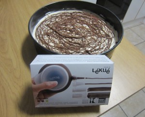 This is the magical, easy to clean Lekue Decorating Pen